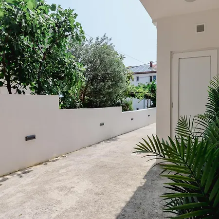 Athena Apartman *